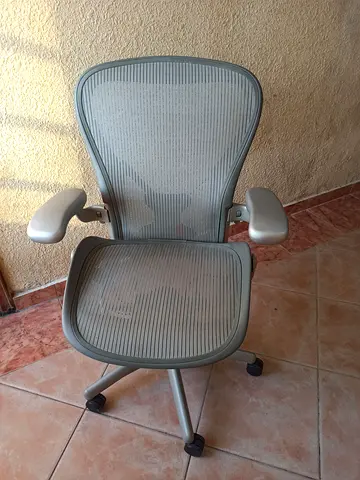 . Herman Miller Aeron Classic Chair Size C Silver Colour