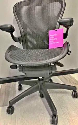 Urgent for sale Herman Miller Aeron chair size B