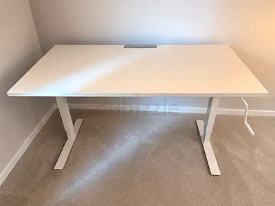 White adjustable height standing desk with manual crank - good condition (Ikea)