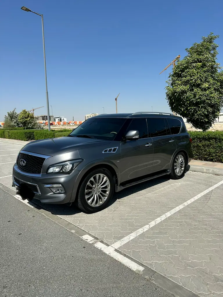 Infiniti QX80 2015 — photo 1 of 11