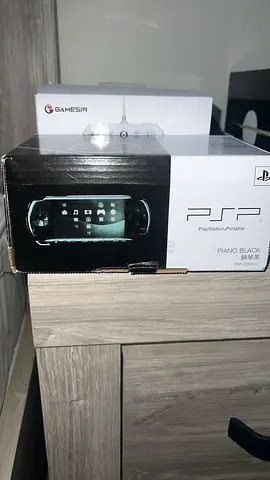 Sony PSP (PlayStation Portable) Piano Black - , Good Conditionللبيع psp مستعمل نظيف و منزل العاب