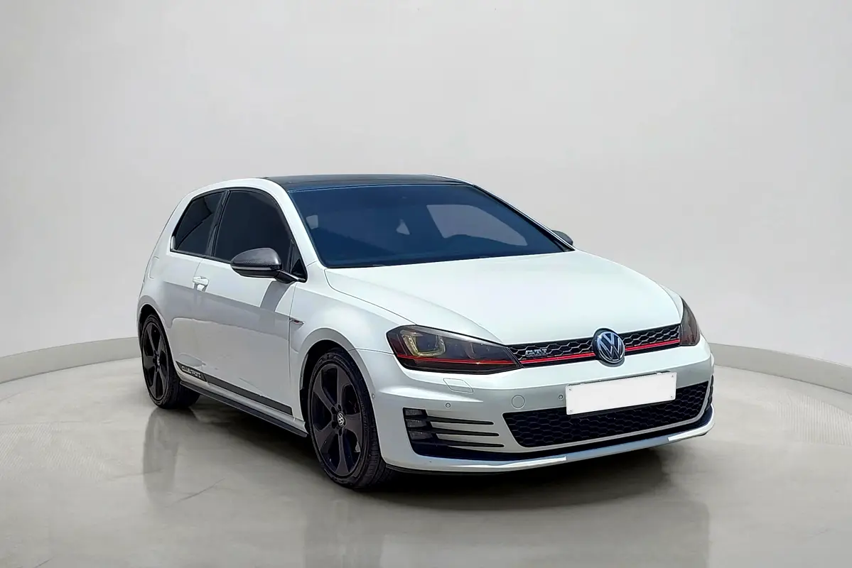 Volkswagen Golf 2016 — photo 1 of 15