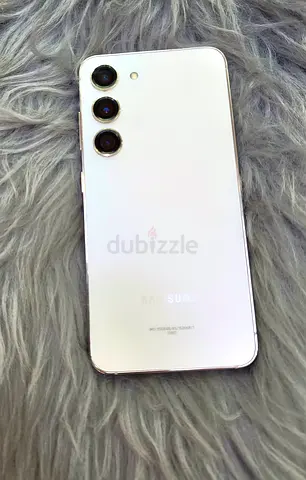 Samsung S23ULTRA smartphone with triple rear cameras - good condition