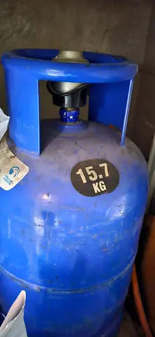 15.7 kg Gas Cylinder with regulator and single stove