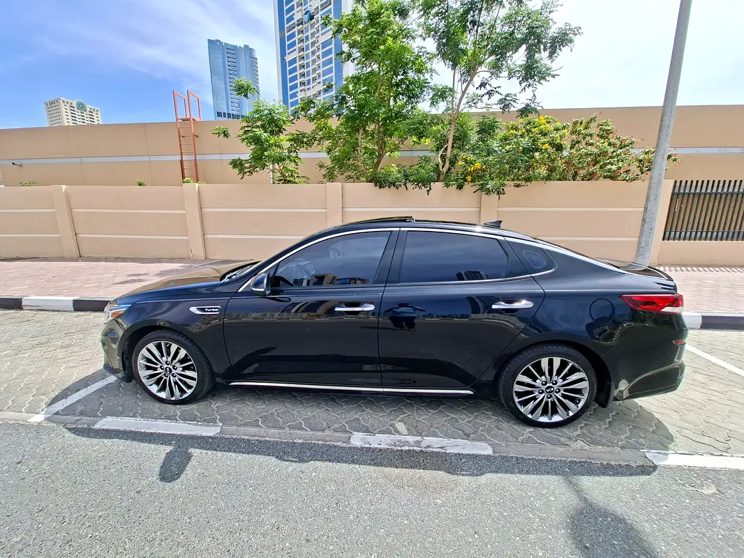 Kia Optima 2019 — photo 1 of 15