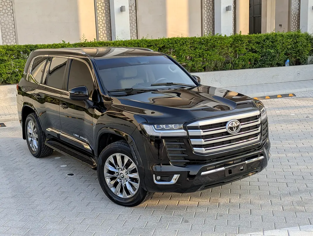 Toyota Land Cruiser 2020 — photo 1 of 20