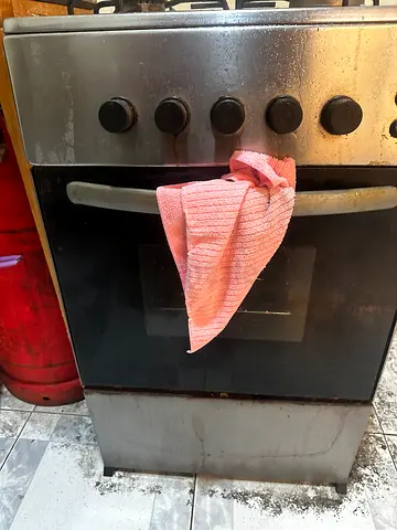 Used freestanding gas oven with stovetop - needs cleaning