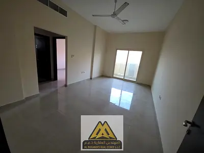 شقة عائلية متميزة للإيجار السنوي في الرميلة 1 - كورنيش عجمان (غرفة وصالة بمساحة ضخمة جداً وإطلالة مفتوحة بتسهيلات على 6 دفعات)