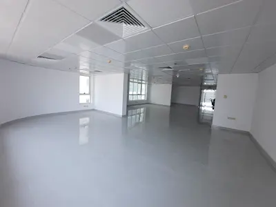 للإيجار السنوي في الشارقة – المجاز 2 اكبر وارقي  مكتب شبه مقسم بموقع مميز  جاهز للاستخدام – تكييف مجاني  2 باركن مجاني موقع مميز وقريب من جميع الخدمات