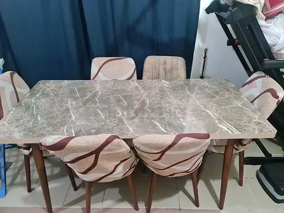 Extentable 6 seater Dining Table with chair for sale