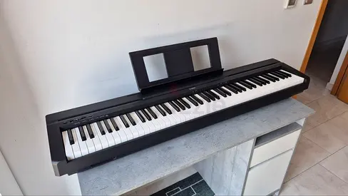 Original: AED 2,500, 88-Key Digital Piano/Keyboard in Very Good Working Condition
