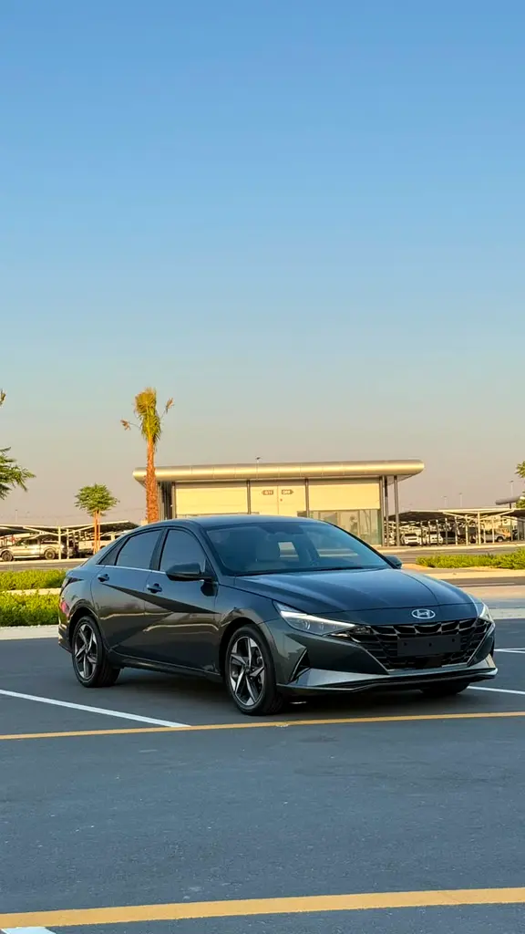 Hyundai Avante 2021 — photo 1 of 15