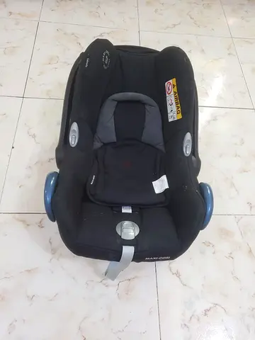 Maxi-Cosi infant car seat (rear-facing) - good used condition