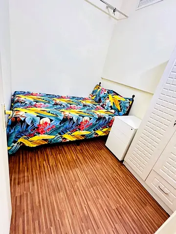 FULLY  CLOSED UP TILL CEILING  Partition