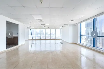 UNFURNISHED | OPEN-PLAN | CLOSE TO METRO