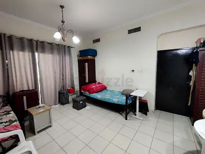 Executive Bedspace for Working Professional in Balcony Room (For Males)