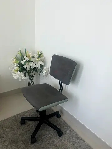 Grey adjustable swivel office chair - comfortable, good condition