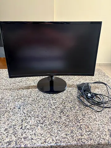 Samsung 24” Curved Monitor 75Hz FreeSync (S36C) – Excellent Condition