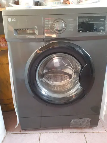 LG 7kg Front Load Fully Automatic Washing Machine in Dark Grey
