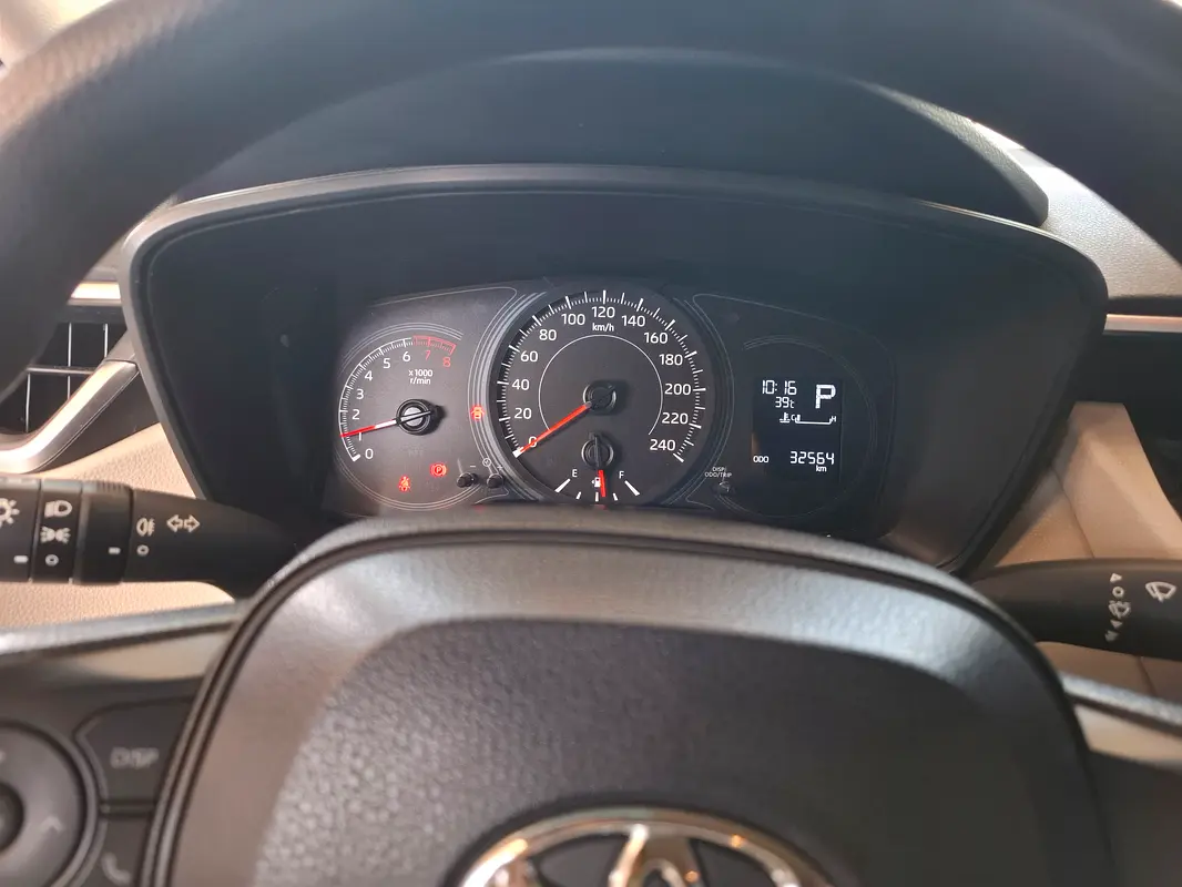 Toyota Corolla 2024 — photo 1 of 6