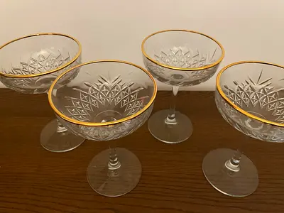 Set of 4 Coupes with Gold Rim