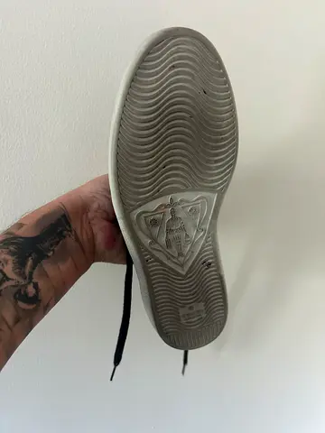 mens Gucci casual sneakers - good condition, size unknown 9