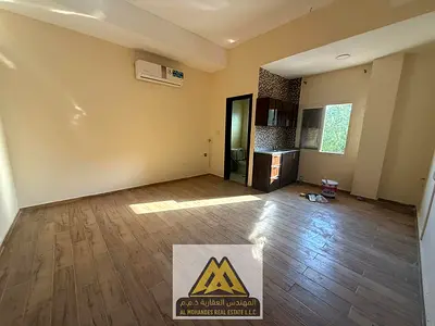 استوديو بمساحة كبيرة تكييف مركزي طابق أرضي داخل بناية عائلية نظيفة ثاني ساكن تصميم عملي ومناسب للسكن
