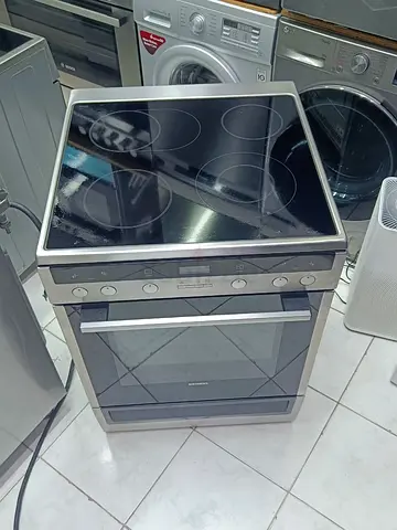 SiemeBrand Latest Model Electric Ceramic 4 Hobs Cooker  Size 60 X 60cm  Excellent condition Working.