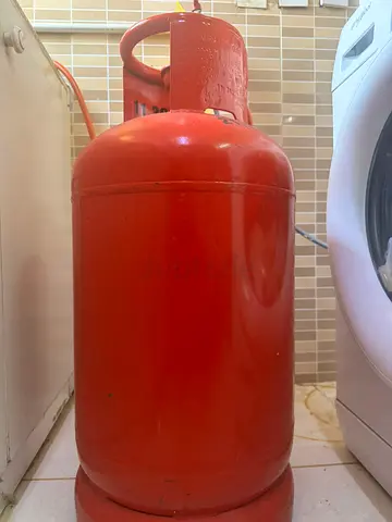 Full Red LPG Gas Cylinder (Domestic) - Good Condition, half gas with regulator and pipe