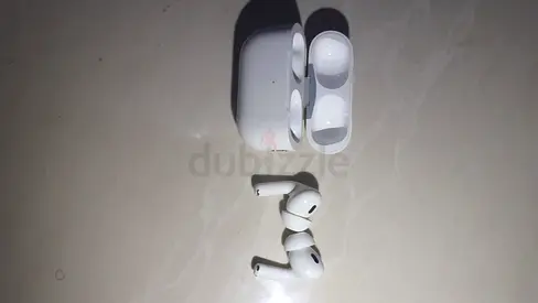 Apple AirPods (2nd gen) with Charging Case - Good Working Condition