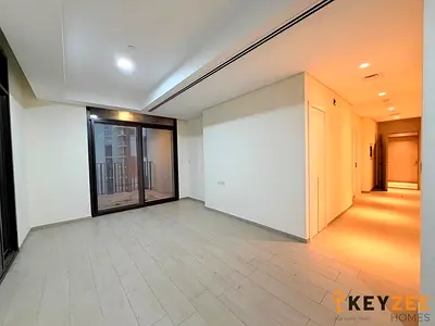 BRIGHT AND SPACIOUS | READY TO MOVE IN