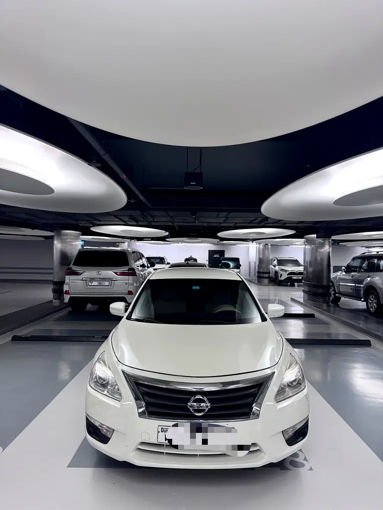 Nissan Altima 2016 — photo 1 of 4