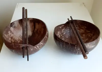 2 Natural coconut bowls with chopsticks
