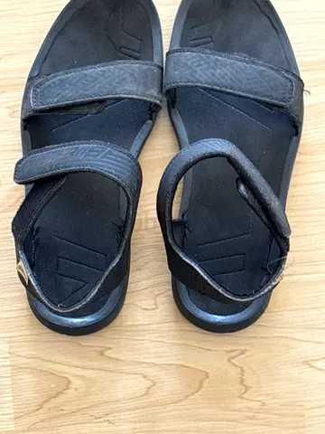 Quechua Mens black Velcro sport sandals, size unknown, gently used