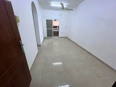 عقار سكني متميز بمساحة كبيرة وتقسيمات ممتازة و2 بلكونة وإطلالة رائعة | موقع استراتيجي ثاني صف من كورنيش عجمان ومخرج سلس للشارقة ودبي وطريق الشيخ محمد