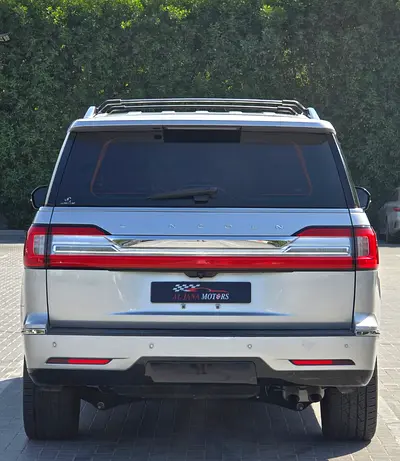 صورة 5 لـ 2018 Lincoln NAVIGATOR