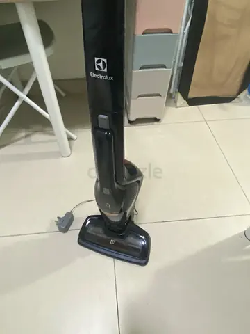 Electrolux Stick 2in 1 Vacuum Cleaner with headlight - Lightweight, Good Condition