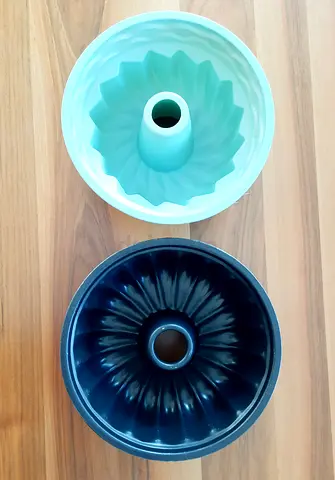 Cake pans: 1 metal, 1 silicone