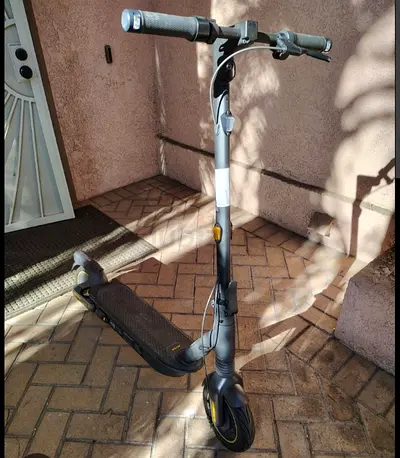 Urgent!Ninebot Segway G2 Max.🛑 issue have have -0 on screen.🛑 charger not include..