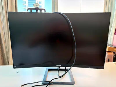 Philips 27-inch Curved Monitor - Excellent Working Condition