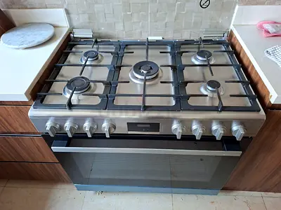 Bosch brand 5 burner gas cooker 90cm like new condition