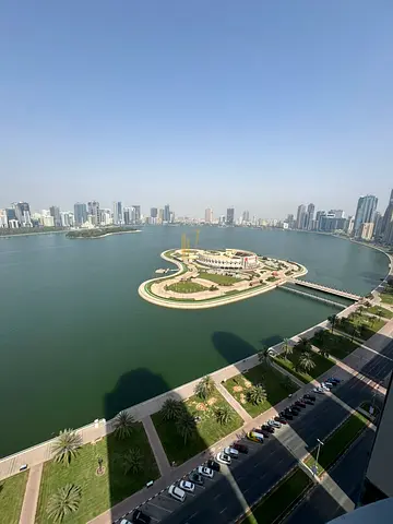 🏡 شقة فاخرة للبيع في البرج الأزرق – الشارقة