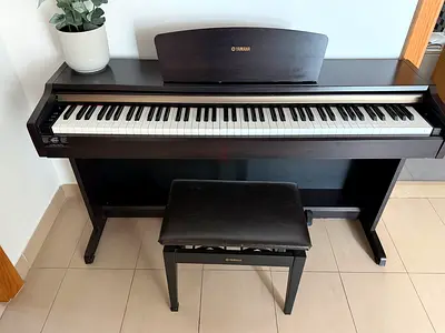 Yamaha ydp 123 digital piano with bench - dark wood finish, immaculate condition