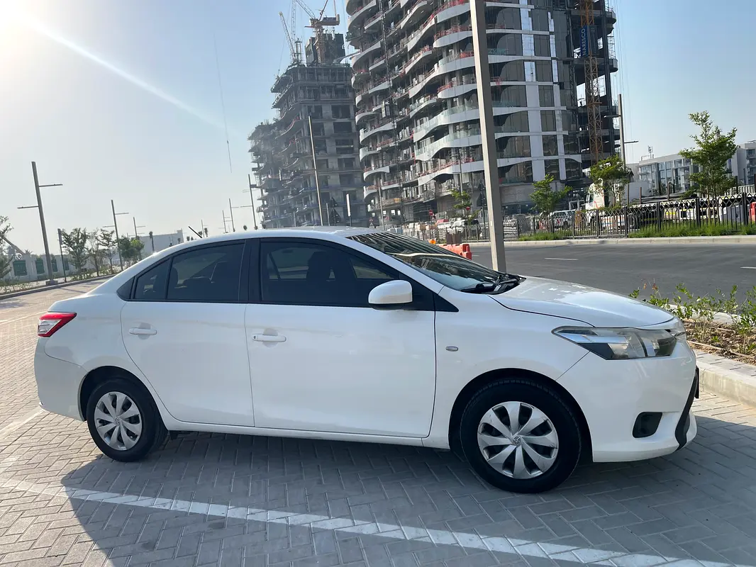 Toyota Yaris 2017 — photo 1 of 12