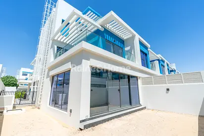 1 MONTH Free 5BR Middle Corner unit L-shape garden