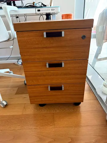 Wooden mobile pedestal drawer unit with lock - 3 drawers
