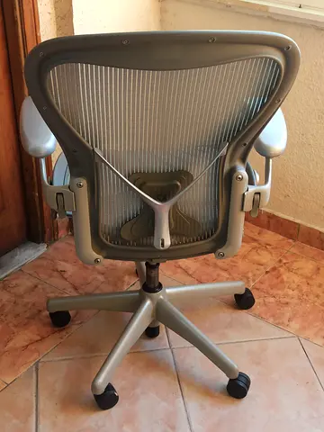 Size C Herman Miller Aeron Classic Chair Posturfit Support Fully Adjustable Silver Colour