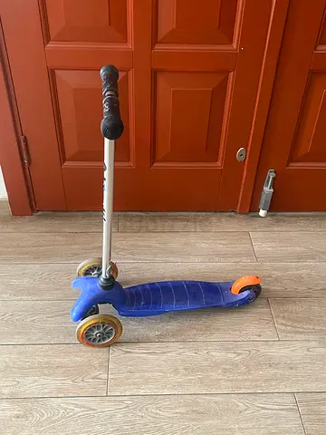 Mini Micro 3-Wheel Classic Kids Scooter (Blue/Orange)
