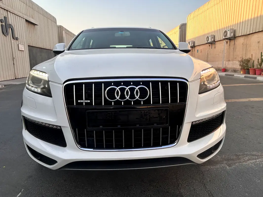 Audi Q7 2013 — photo 1 of 20