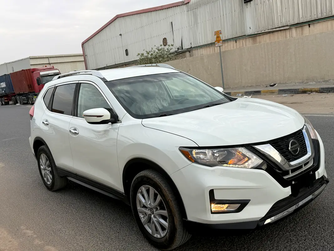 Nissan Rogue 2018 — photo 1 of 15